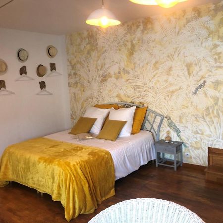 Grande Chambre Familiale Jaune Tout Bonnement Bien Putot-en-Auge Экстерьер фото